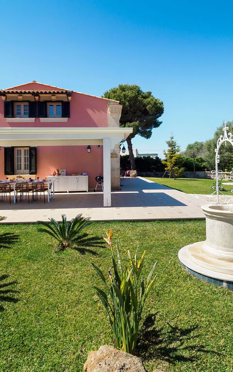 Villa Girasole: Building Exterior, Garden