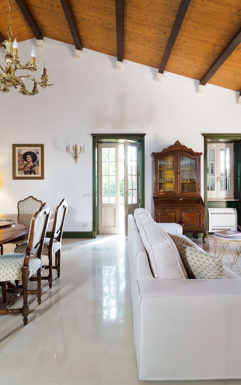 Villa Girasole: Dining Room, Living Room
