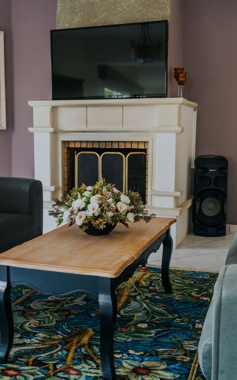 Villa Artemis: Living Room