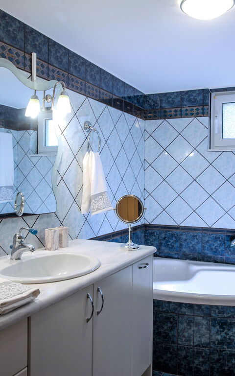 Villa Artemis: Bathroom