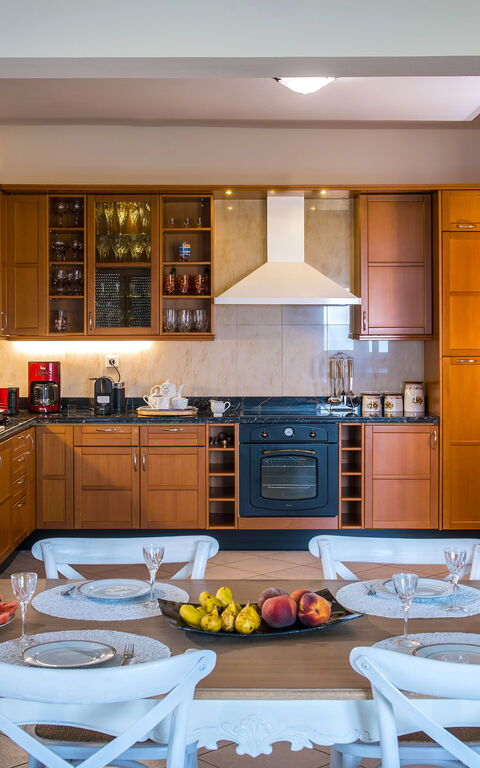 Villa Artemis: Dining Room, Kitchen
