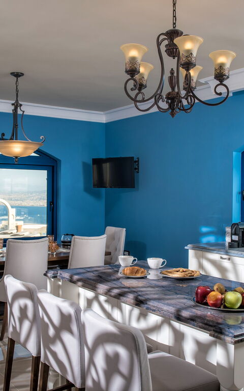 Villa Santor: Dining Room, Kitchen