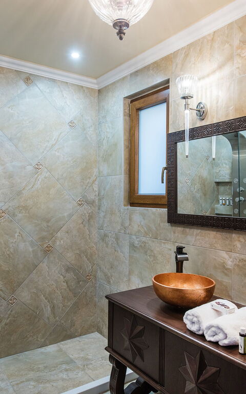 Villa Kalliste: Bathroom