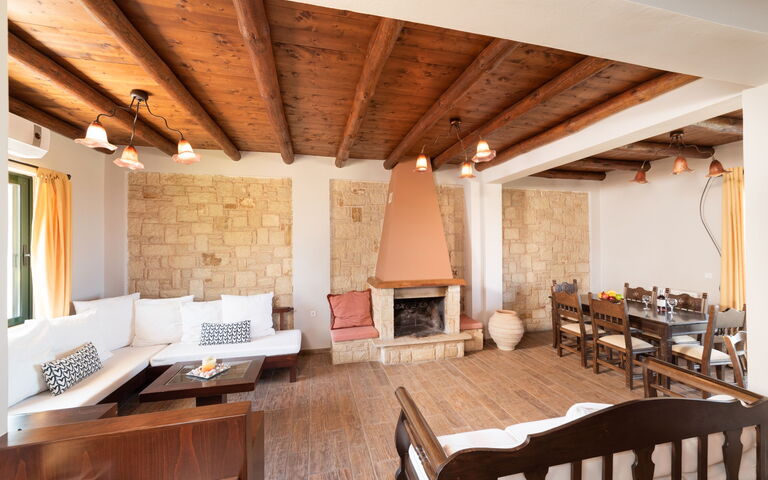 Villa Kissos: Dining Room, Living Room
