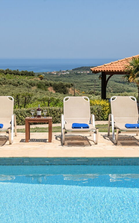 Villa Rodia: Pool, Scenic View