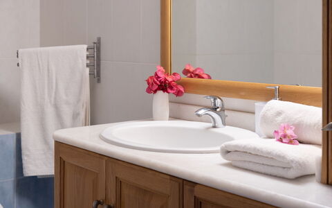 Accommodation Aria 1: Bathroom, Bedroom