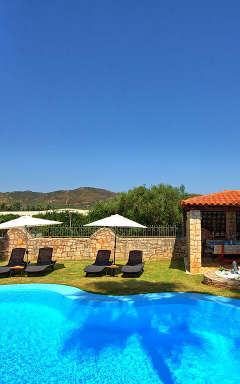 Villa Milon: Outdoor, Pool
