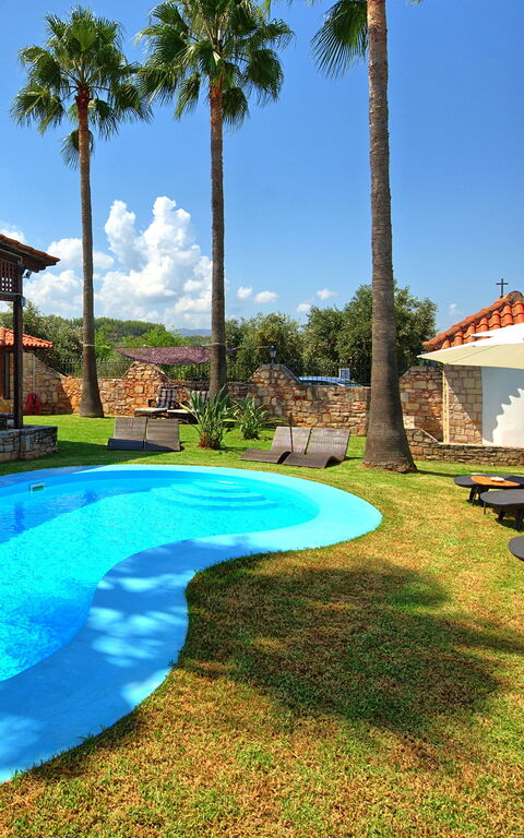 Villa Milon: Outdoor, Pool