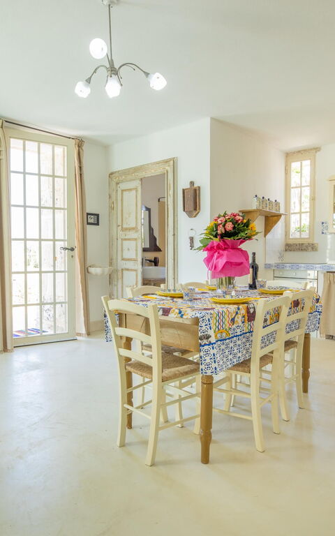 Villa Turris: Dining Room, Kitchen, Living Room
