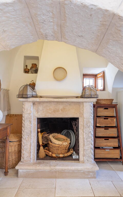 Trullo Patricia Pool: Common Room