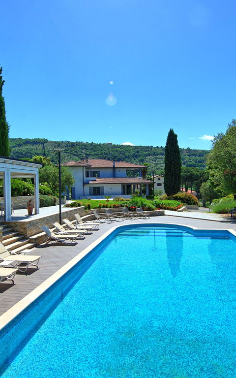 Casa White: Garden, Outdoor, Pool