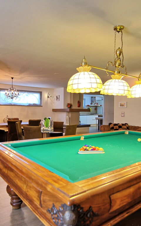 Casa White: Living Room