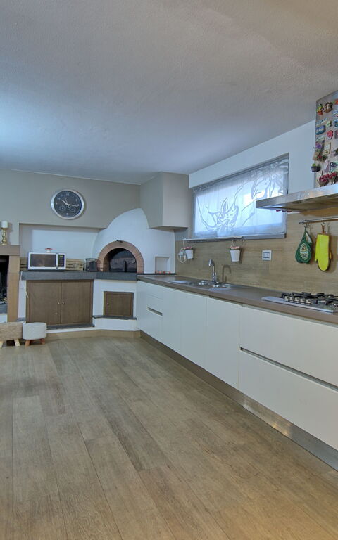 Casa White: Kitchen