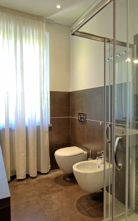 Casa White: Bathroom