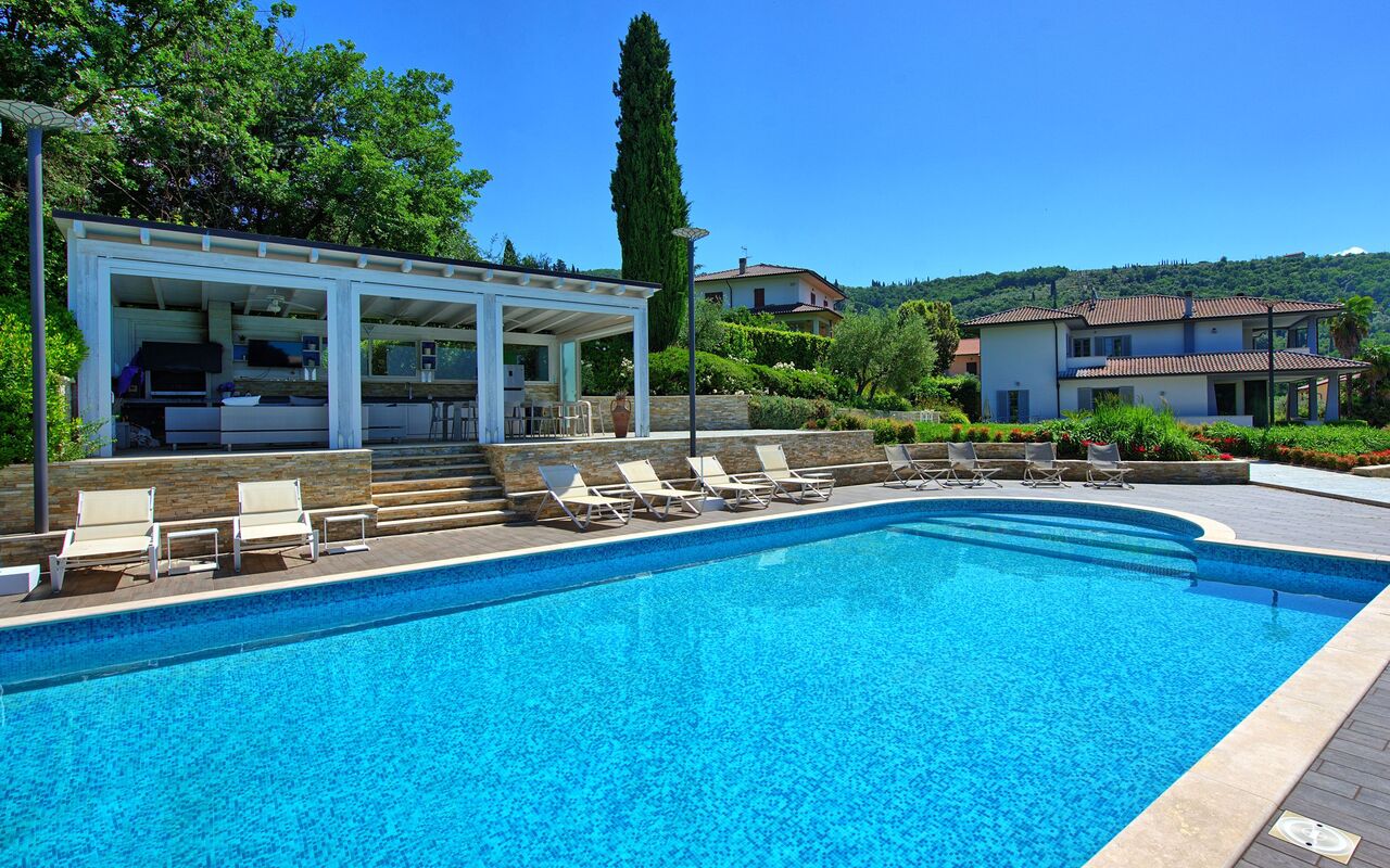 Casa White: Outdoor, Pool