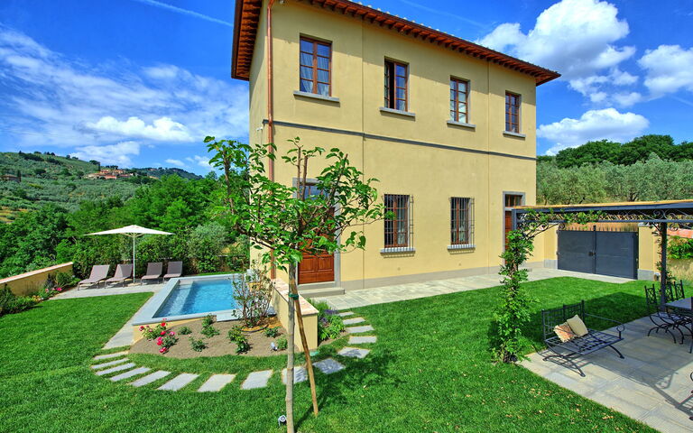 Casa Lionardo: Building Exterior, Garden, Outdoor, Pool, Summer