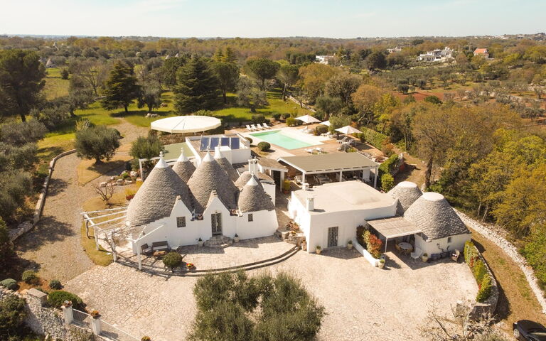 Tenuta Minnea: Building Exterior, Garden
