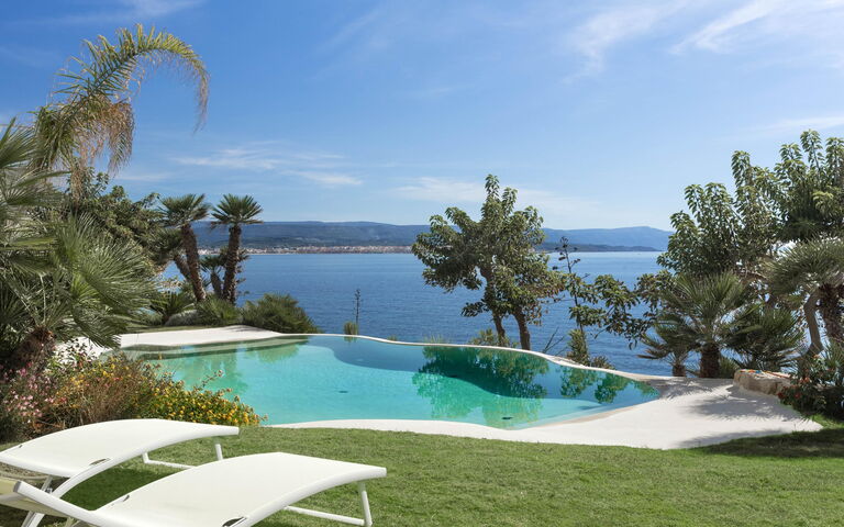 Villa Vera: Garden, Pool, Scenic View