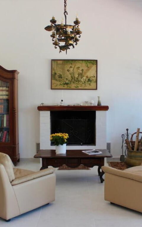 Tre Donne: Living Room