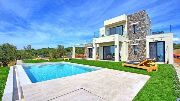 Villa Olivum: Outdoor, Pool, Summer