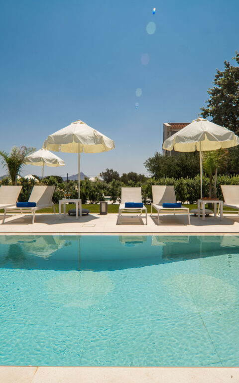 Aelia: Garden, Outdoor, Pool