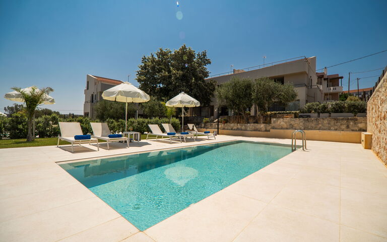 Aelia: Garden, Outdoor, Pool