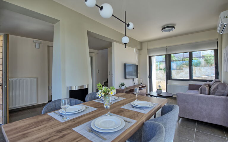 Aelia: Dining Room, Living Room