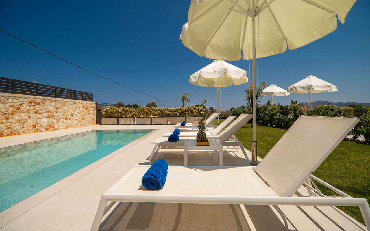 Aelia: Garden, Outdoor, Pool