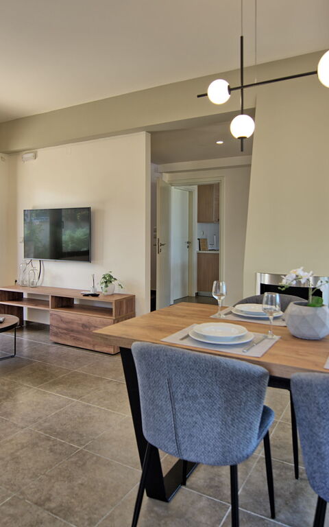 Iris: Dining Room, Living Room