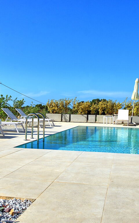 Iris: Building Exterior, Outdoor, Pool