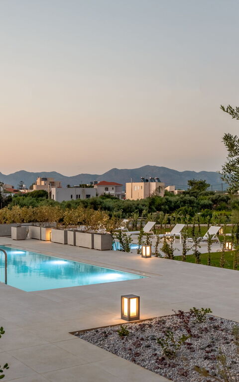 Iris: Building Exterior, Outdoor, Pool