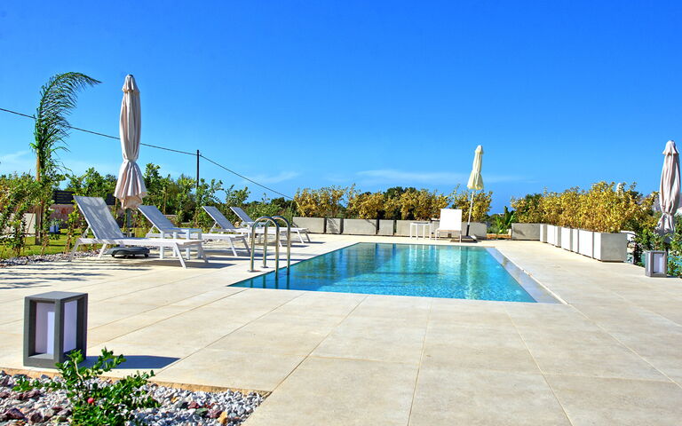 Iris: Building Exterior, Outdoor, Pool