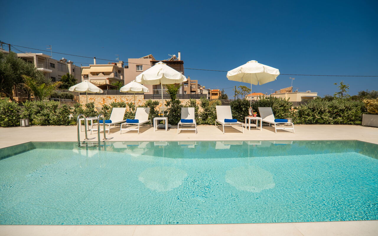 Iris: Outdoor, Pool