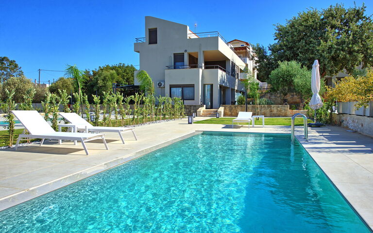 Dioni: Building Exterior, Outdoor, Pool