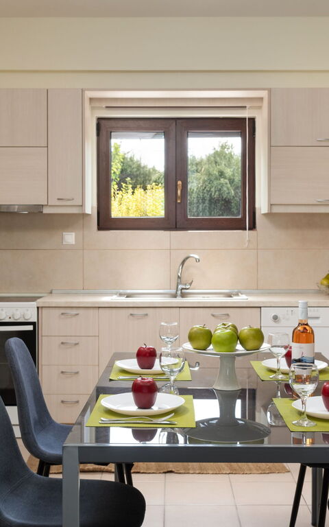 Villa Flora: Dining Room, Kitchen