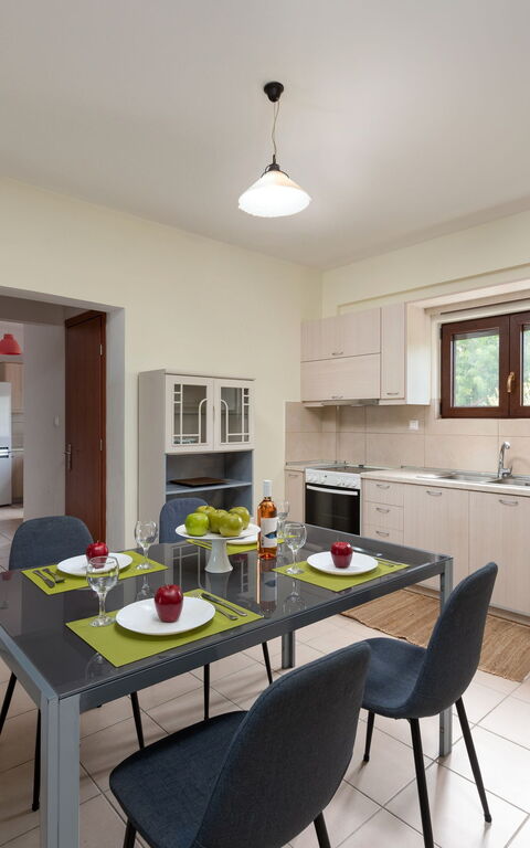 Villa Flora: Dining Room, Kitchen