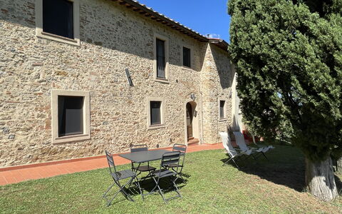 Accommodation Carro: Building Exterior, Garden, Main Entrance, Outdoor