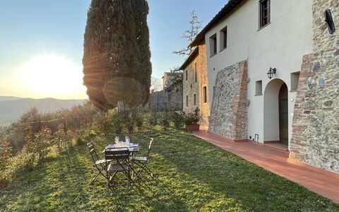 Accommodation Pesa: Building Exterior, Garden