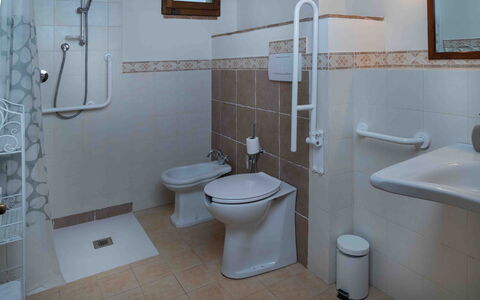 Accommodation Pesa: Bathroom