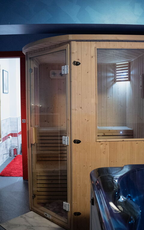 Villa Vincenzo: Bathroom, Hot Tub