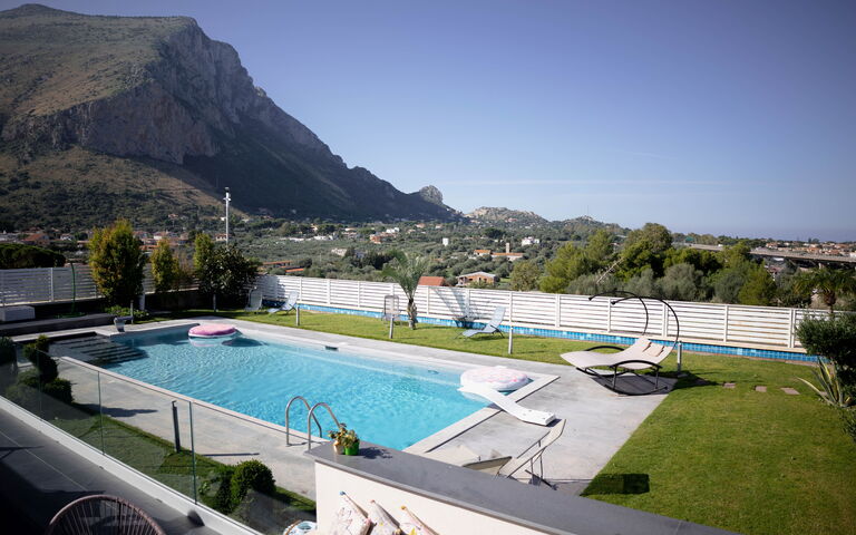 Villa Vincenzo: Scenic View, Summer