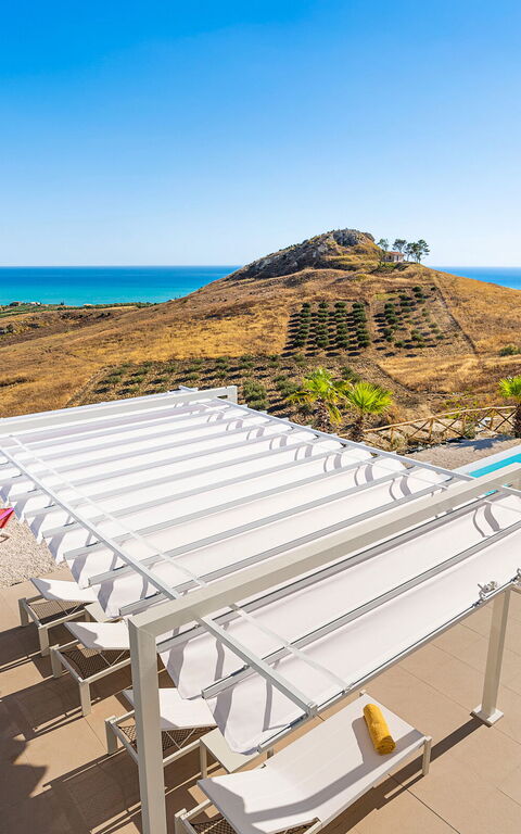 Villa Domizia: Pool, Scenic View