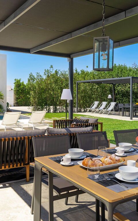 Villa Bonita: Balcony / Terrace / Patio, Building Exterior, Garden, Outdoor