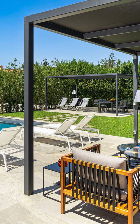 Villa Bonita: Balcony / Terrace / Patio, Building Exterior, Garden, Outdoor, Pool