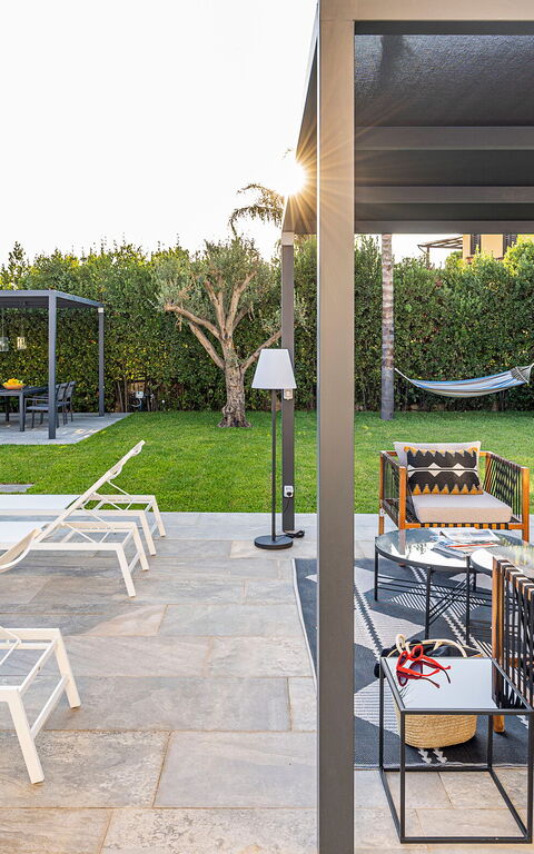 Villa Bonita: Balcony / Terrace / Patio, Building Exterior, Garden, Outdoor