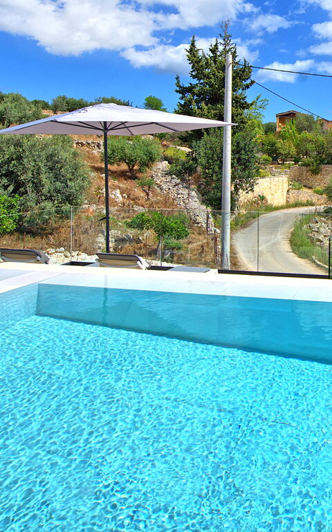 Villa Kallos: Pool, Scenic View