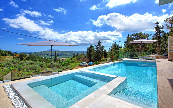Villa Kallos: Pool, Scenic View