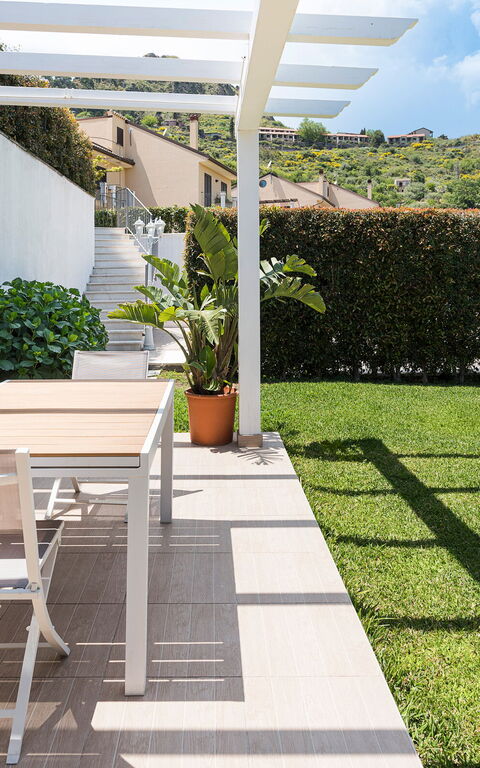 Villa Giutitta: Building Exterior, Garden