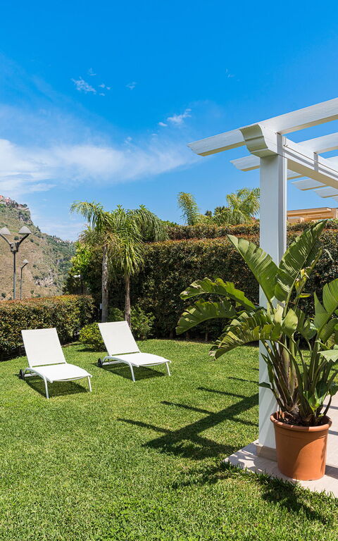 Villa Giutitta: Building Exterior, Garden