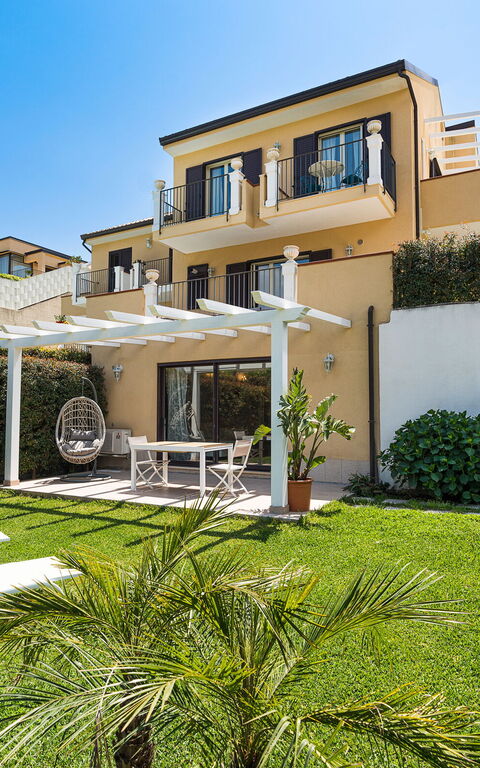 Villa Giutitta: Building Exterior, Garden